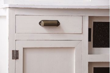 レトロ家具　アンティークペイント　ダイヤガラス・モールガラス入り!レトロな食器棚