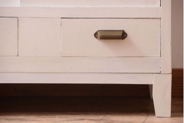 レトロ家具　アンティークペイント　ダイヤガラス・モールガラス入り!レトロな食器棚