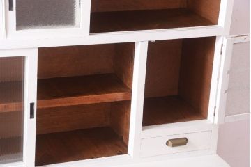 レトロ家具　アンティークペイント　ダイヤガラス・モールガラス入り!レトロな食器棚