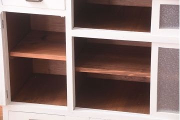 レトロ家具　アンティークペイント　ダイヤガラス・モールガラス入り!レトロな食器棚