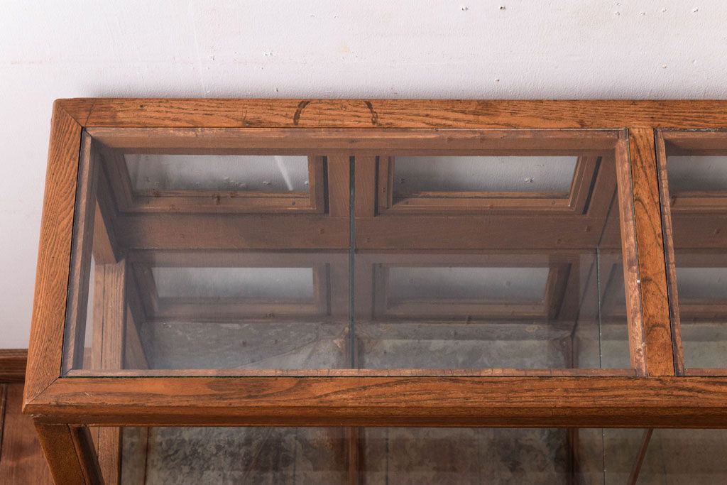 レトロ家具　古い商店の昭和レトロなガラスケース(陳列ケース)