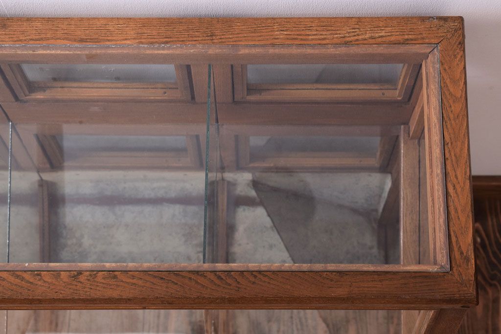 レトロ家具　古い商店の昭和レトロなガラスケース(陳列ケース)