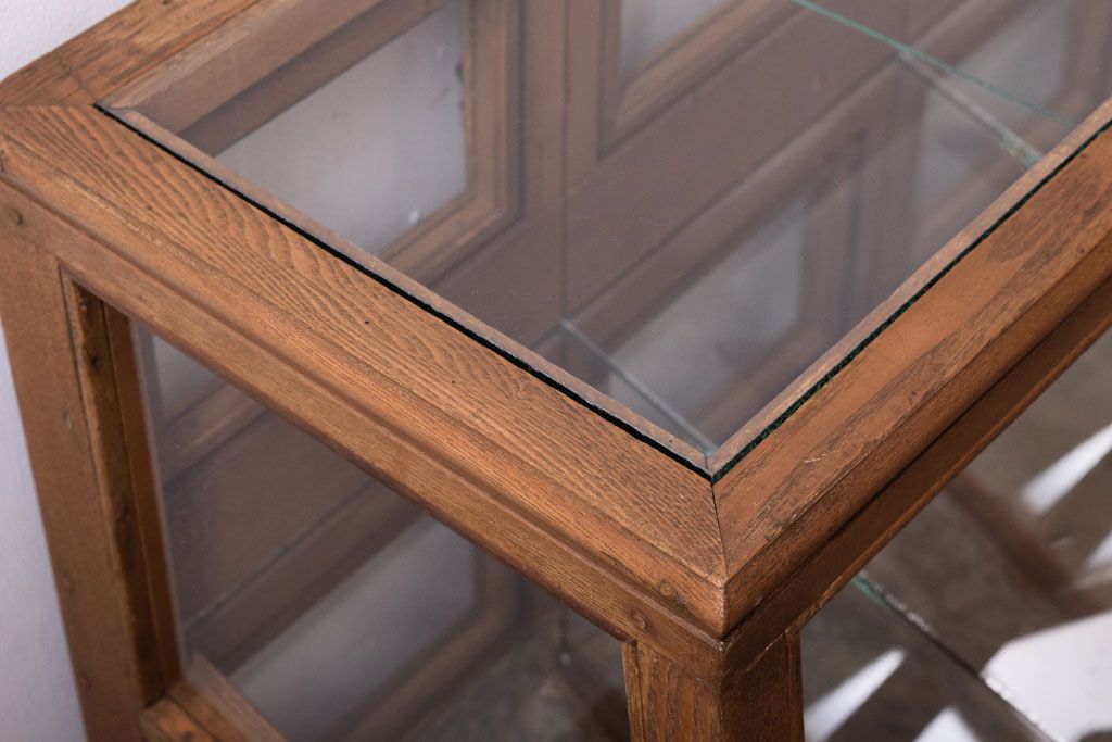 レトロ家具　古い商店の昭和レトロなガラスケース(陳列ケース)