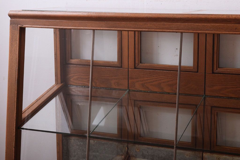 レトロ家具　古い商店の昭和レトロなガラスケース(陳列ケース)