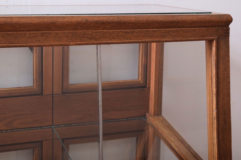 レトロ家具　古い商店の昭和レトロなガラスケース(陳列ケース)