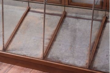 レトロ家具　古い商店の昭和レトロなガラスケース(陳列ケース)