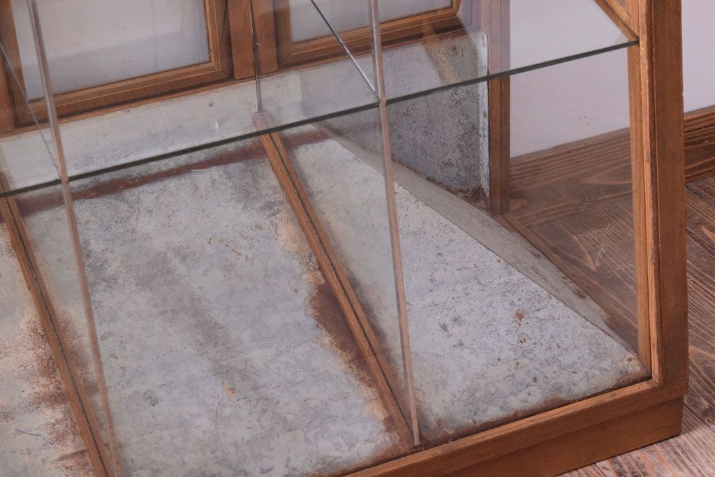 レトロ家具　古い商店の昭和レトロなガラスケース(陳列ケース)