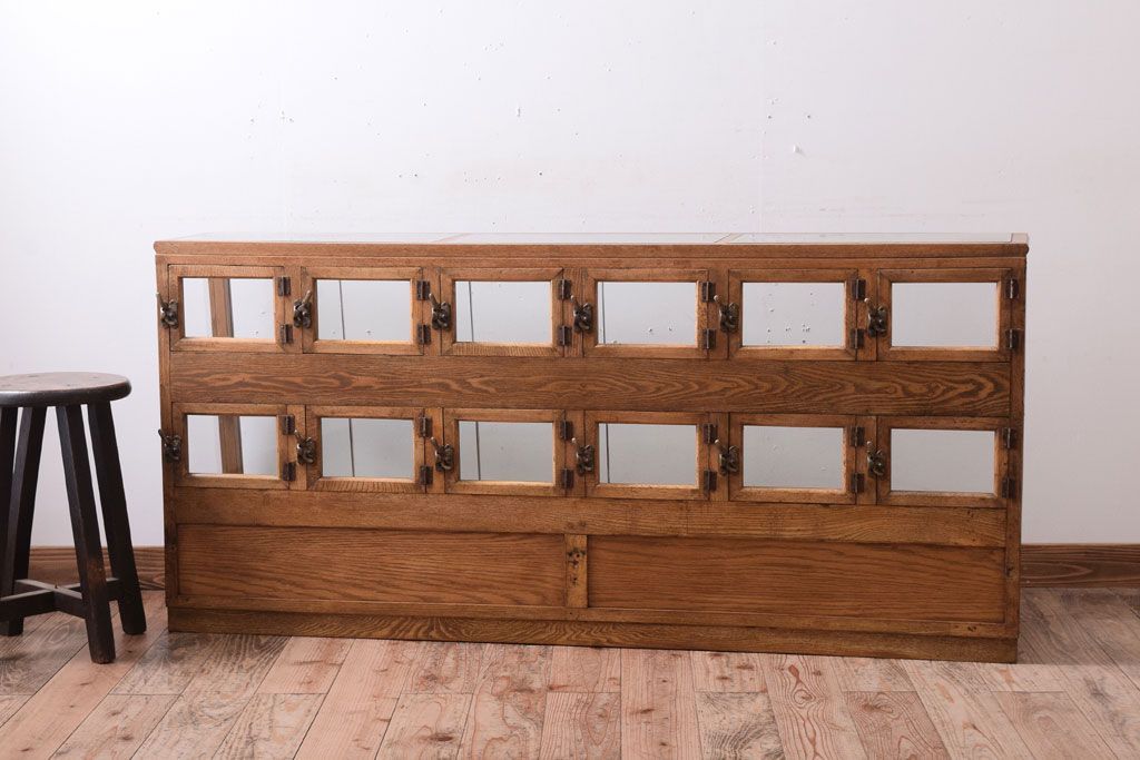 レトロ家具　古い商店の昭和レトロなガラスケース(陳列ケース)