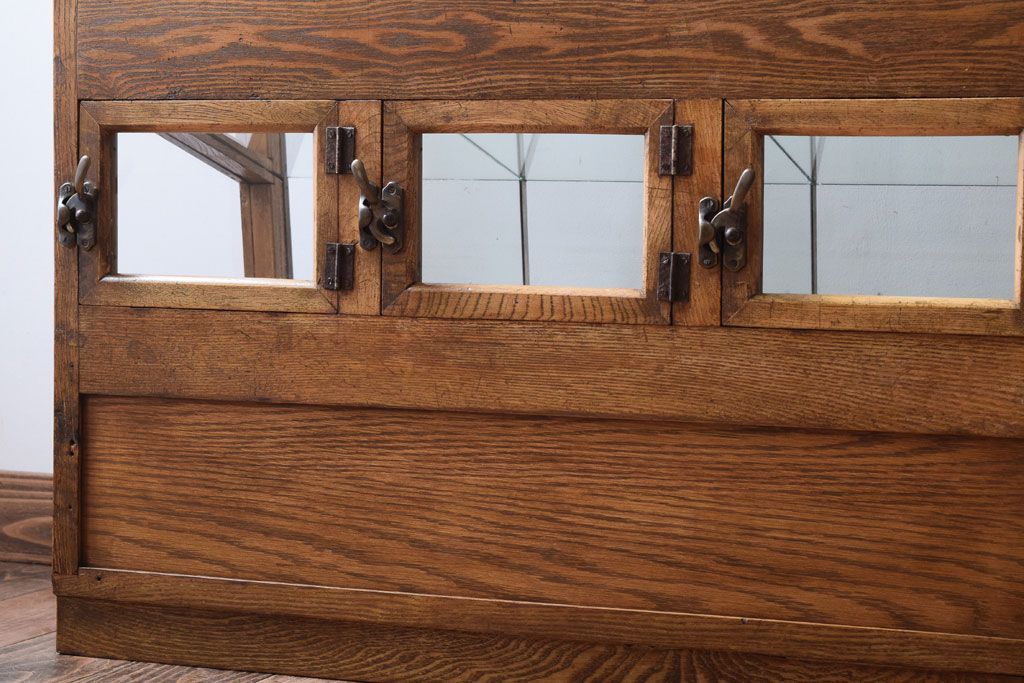 レトロ家具　古い商店の昭和レトロなガラスケース(陳列ケース)