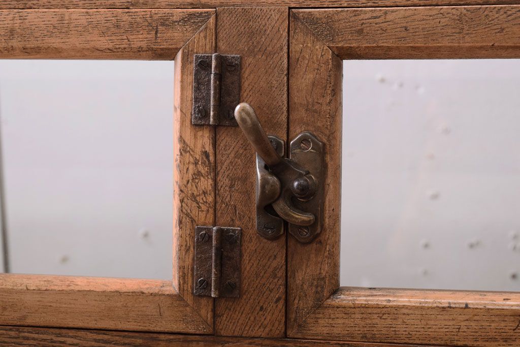 レトロ家具　古い商店の昭和レトロなガラスケース(陳列ケース)