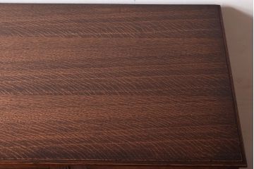 ヴィンテージ家具　イギリスビンテージ　オーク材製　彫刻が美しいサイドキャビネット