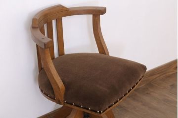 レトロ家具　クッション座面のレトロな背もたれ付き回転イス