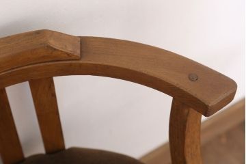 レトロ家具　クッション座面のレトロな背もたれ付き回転イス