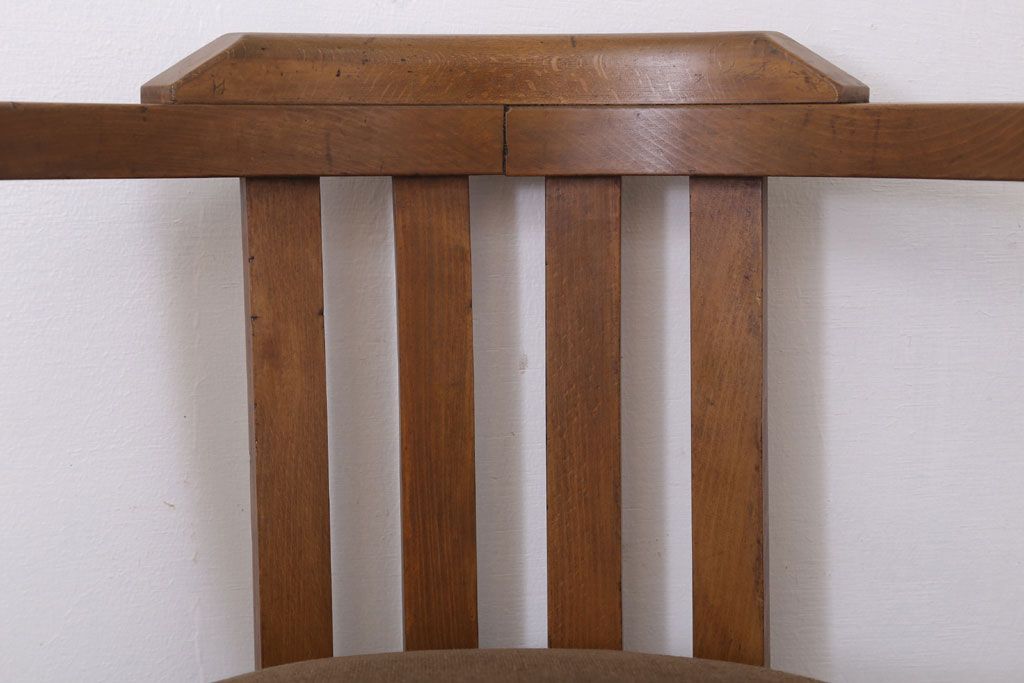 レトロ家具　クッション座面のレトロな背もたれ付き回転イス