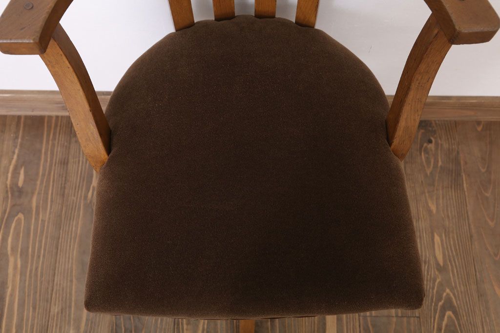 レトロ家具　クッション座面のレトロな背もたれ付き回転イス