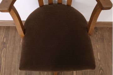 レトロ家具　クッション座面のレトロな背もたれ付き回転イス