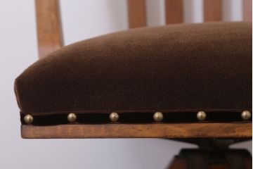 レトロ家具　クッション座面のレトロな背もたれ付き回転イス