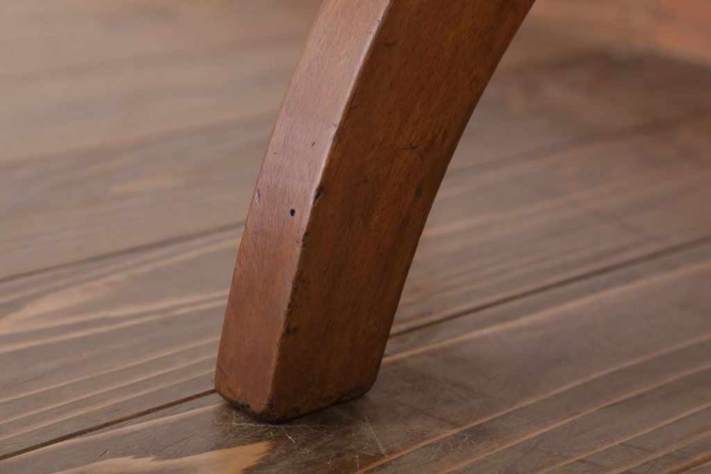 レトロ家具　クッション座面のレトロな背もたれ付き回転イス