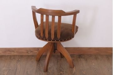 レトロ家具　クッション座面のレトロな背もたれ付き回転イス