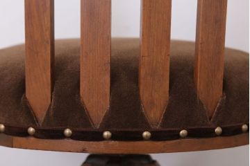 レトロ家具　クッション座面のレトロな背もたれ付き回転イス