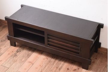 アンティーク家具　和モダンスタイル　脚付き!古い木のアンティーク四尺水屋箪笥ローボード(テレビ台、キャビネット、収納棚)