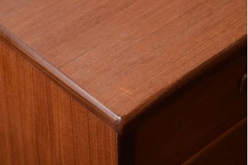 ヴィンテージ家具　G-PLAN 北欧ビンテージ　チーク材のサイドボード(収納棚)