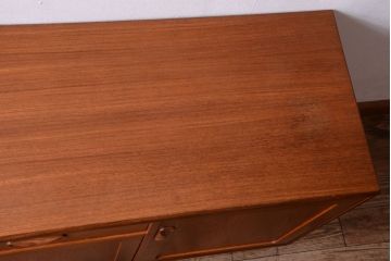 ヴィンテージ家具　G-PLAN 北欧ビンテージ　チーク材のサイドボード(収納棚)