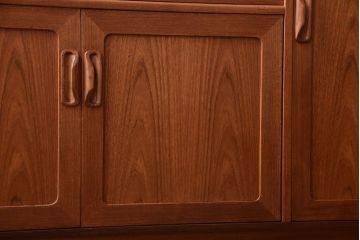 ヴィンテージ家具　G-PLAN 北欧ビンテージ　チーク材のサイドボード(収納棚)