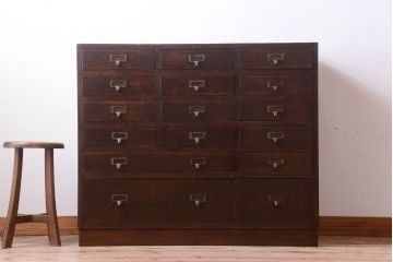 アンティーク家具　ネームプレート取っ手!三方ナラ材のアンティークチェスト(小引き出し)