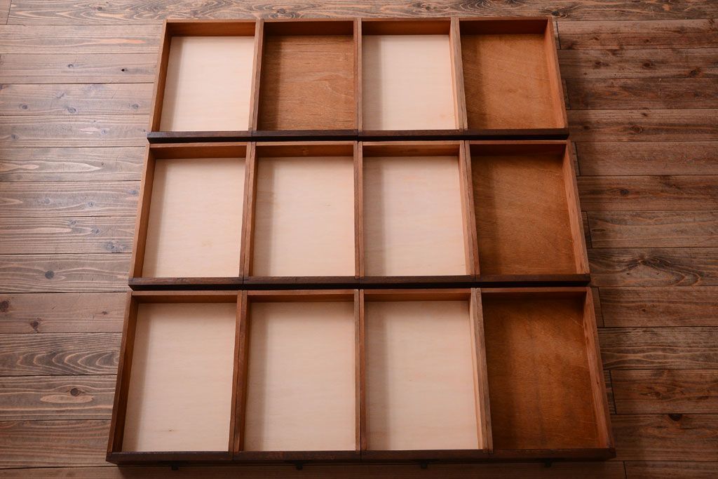 アンティーク家具　ネームプレート取っ手!三方ナラ材のアンティークチェスト(小引き出し)