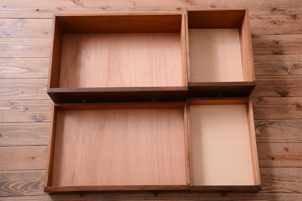 アンティーク家具　ネームプレート取っ手!三方ナラ材のアンティークチェスト(小引き出し)