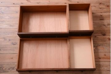 アンティーク家具　ネームプレート取っ手!三方ナラ材のアンティークチェスト(小引き出し)