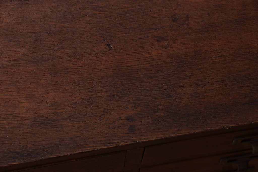 アンティーク家具　ネームプレート取っ手!三方ナラ材のアンティークチェスト(小引き出し)