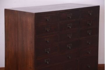 アンティーク家具　ネームプレート取っ手!三方ナラ材のアンティークチェスト(小引き出し)