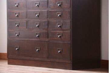 アンティーク家具　ネームプレート取っ手!三方ナラ材のアンティークチェスト(小引き出し)