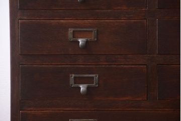 アンティーク家具　ネームプレート取っ手!三方ナラ材のアンティークチェスト(小引き出し)