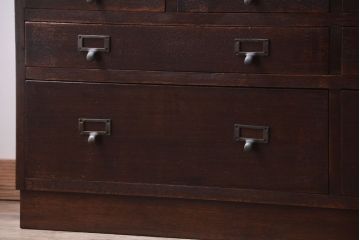 アンティーク家具　ネームプレート取っ手!三方ナラ材のアンティークチェスト(小引き出し)