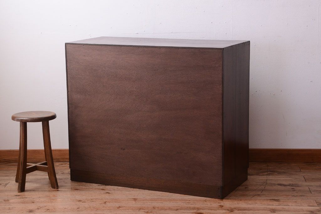 アンティーク家具　ネームプレート取っ手!三方ナラ材のアンティークチェスト(小引き出し)