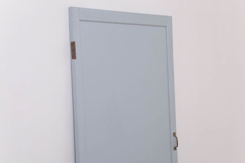 アンティークペイントのレトロなドア