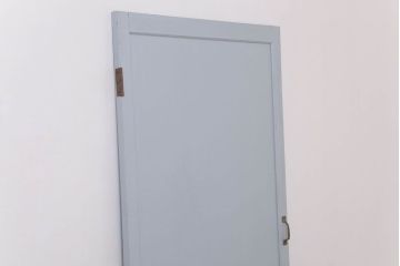 アンティークペイントのレトロなドア