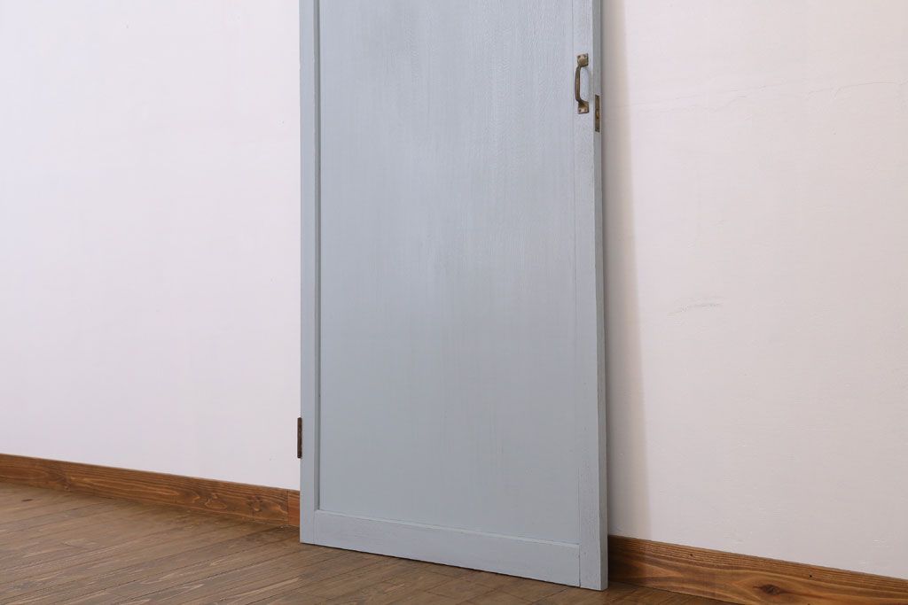 アンティークペイントのレトロなドア