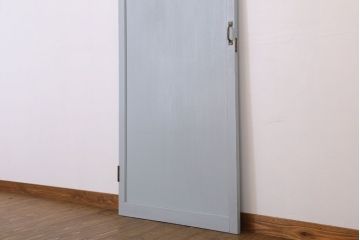 アンティークペイントのレトロなドア