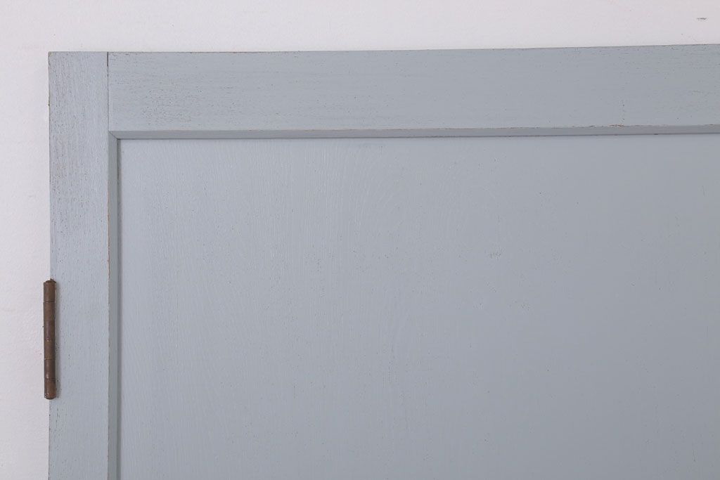 アンティークペイントのレトロなドア