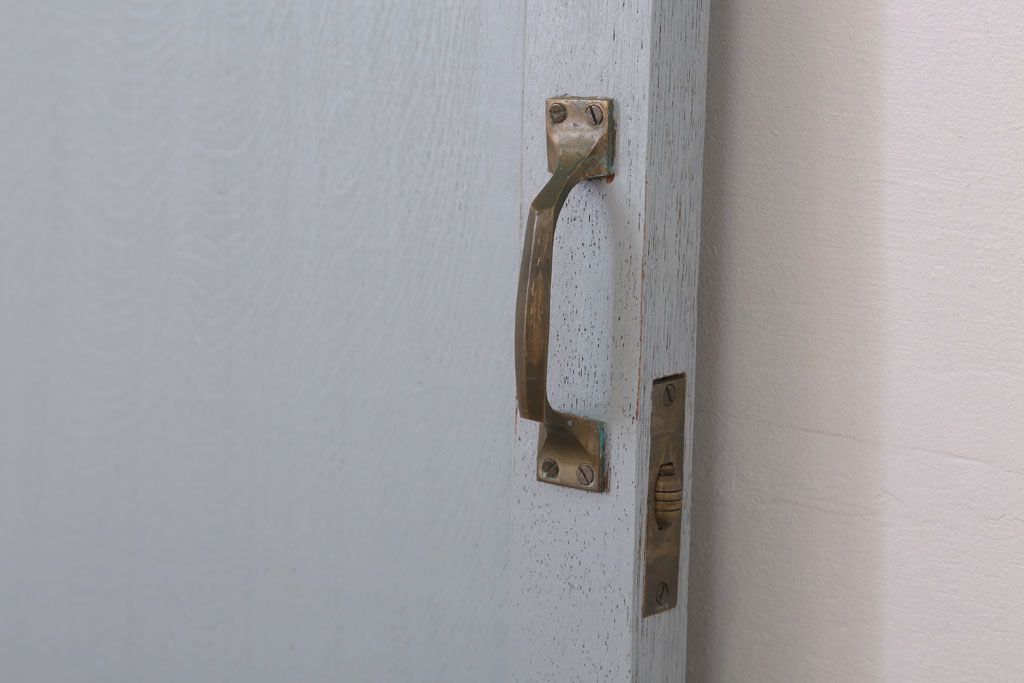 アンティークペイントのレトロなドア