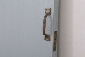 アンティークペイントのレトロなドア