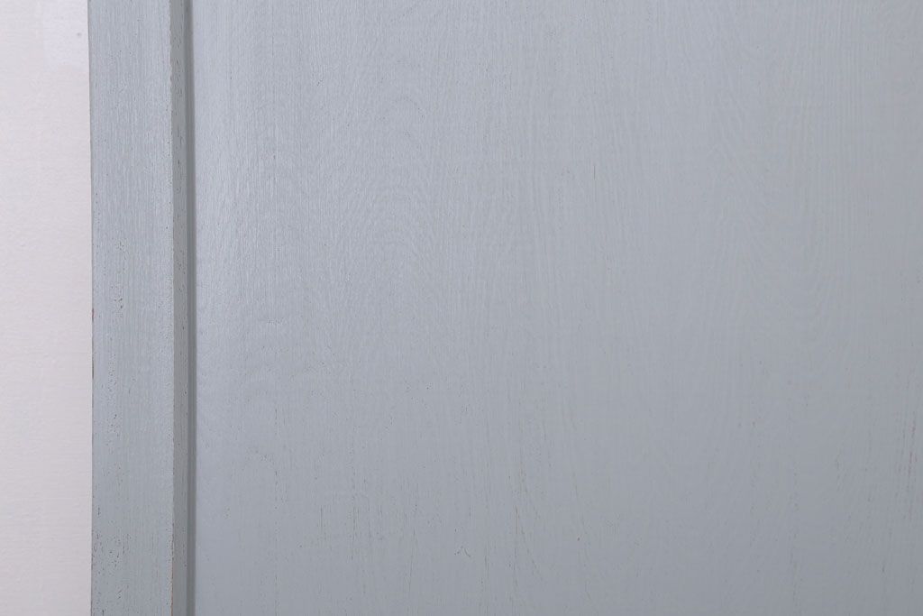 アンティークペイントのレトロなドア