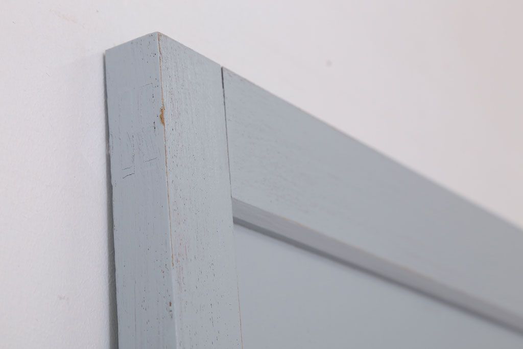 アンティークペイントのレトロなドア