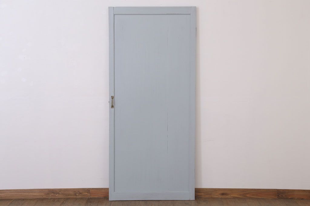 アンティークペイントのレトロなドア