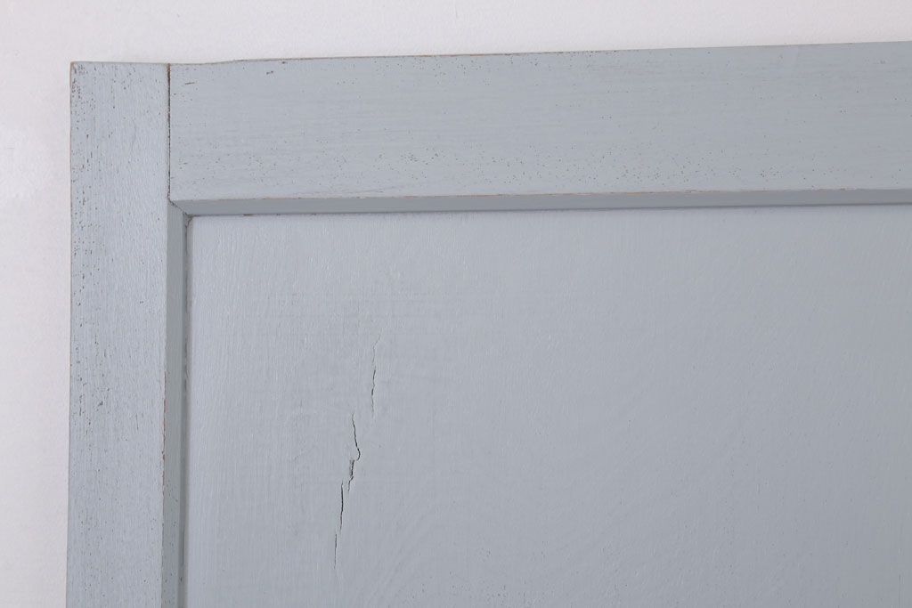 アンティークペイントのレトロなドア