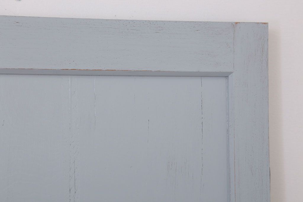 アンティークペイントのレトロなドア